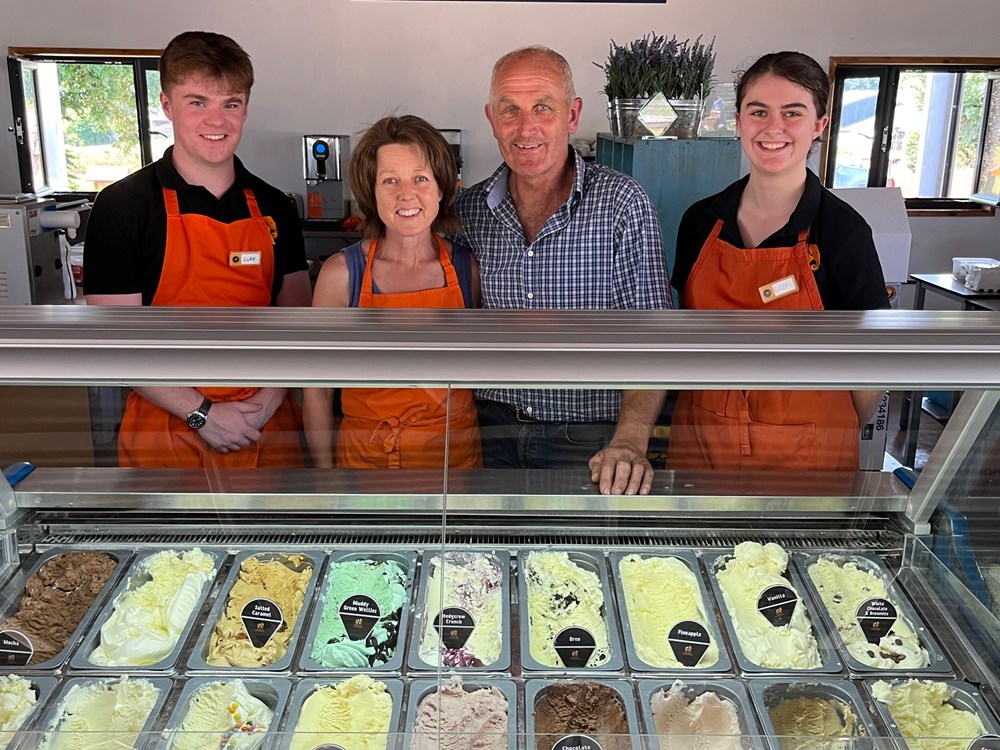 2207 Orange Elephant Rob, Helen And 2 Staff 1