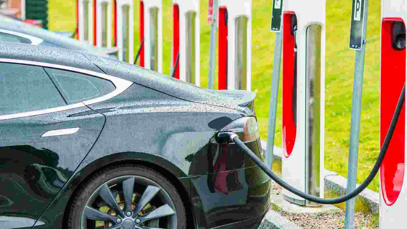 Benefits of electric vehicles for you and your business